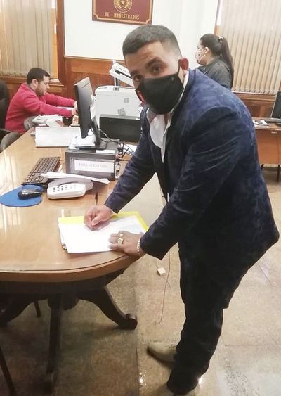 Denuncian a fiscal por discriminación - Judiciales y Policiales - ABC Color