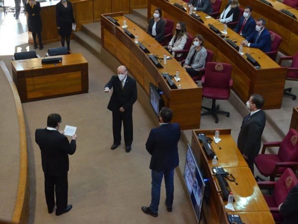 César Diesel jura como nuevo ministro de la Corte Suprema