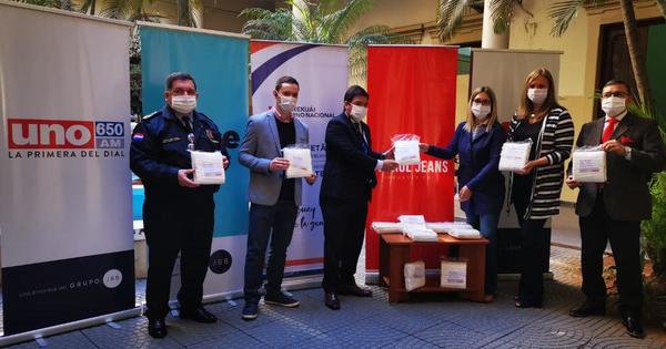 "Paraguay de blanco" iniciativa del grupo JBB y Patrol Jeans dona 10.000 tapabocas