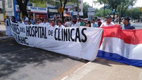 Médicos de Clínicas exigen insumos de bioseguridad