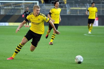 Haaland se lesionó en un choque con el árbitro - Fútbol - ABC Color