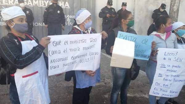 “En Paraguay el virus es el hambre”, reclaman frente a la SEN