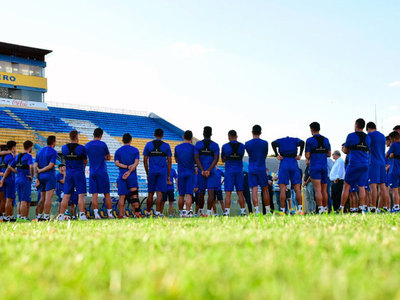 El plantel de Luqueño solicita al club que se ponga al día