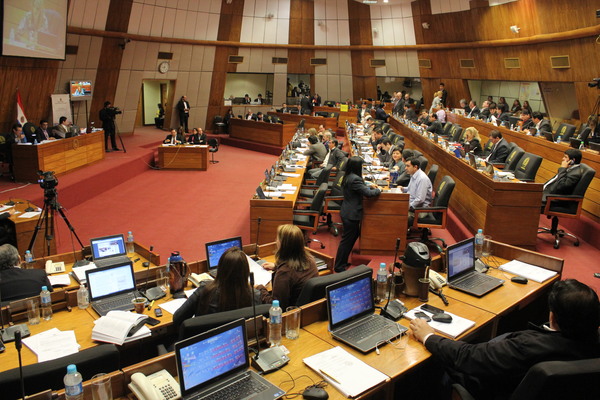 Cámara de Diputados rechaza el pedido de juicio político a Sandra Quiñónez » Ñanduti