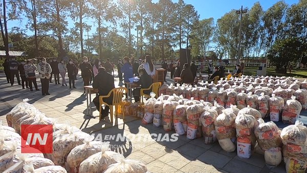 ENTREGAN  KITS DE VÍVERES A FAMILIAS DE ESCOLARES DE JOSÉ LEANDRO OVIEDO