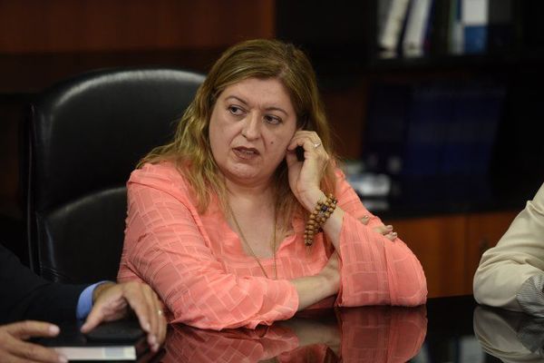 Diputados rechaza pedido de juicio político a Sandra Quiñónez