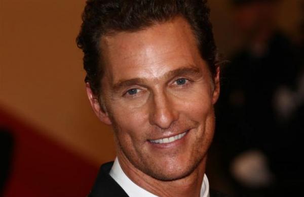 Matthew McConaughey dona 110.000 mascarillas a hospitales rurales de Texas - SNT