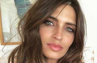 Sara Carbonero reaparece con el pelo corto tras un año de lucha contra el cáncer - SNT