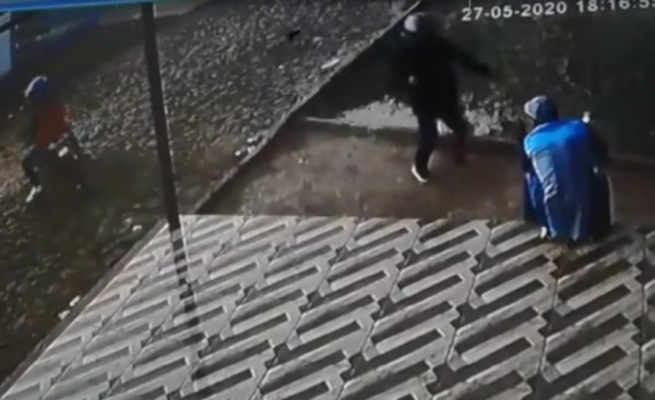 Asaltado por motochorros frente a la despensa familiar