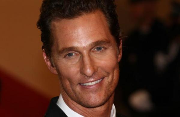Matthew McConaughey dona 110.000 mascarillas a hospitales rurales de Texas - C9N