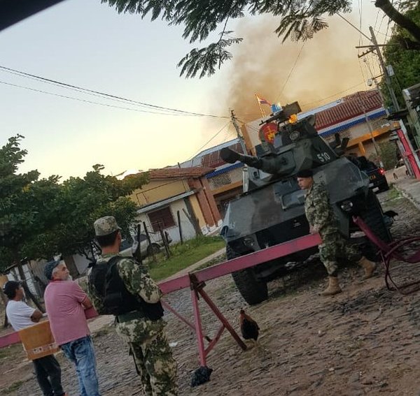 Reos protestan en Tacumbú en contra del nuevo protocolo de visitas