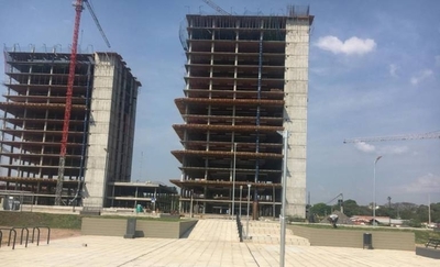 HOY / Accidente fatal en futuras oficinas de gobierno: obrero fallece tras caer del piso 12