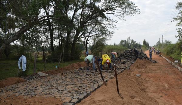 Con financiación de la EBY se inicia construcción de empedrado en Ayolas - Digital Misiones