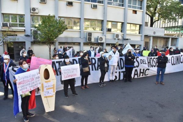 Salud y Clínicas dieron "un gran paso" para llegar a acuerdo tras manifestación » Ñanduti