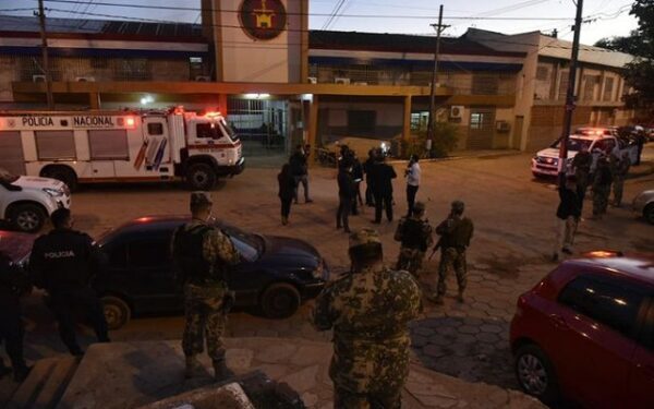 Internos de Tacumbú queman colchones exigiendo visitas