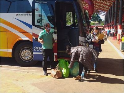 Escasa circulación de ómnibus y pasajeros en Terminal de Coronel Oviedo