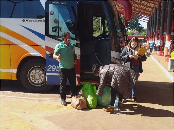 Escasa circulación de ómnibus y pasajeros en Terminal de Coronel Oviedo