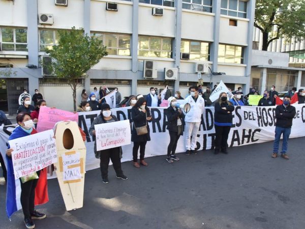 Mazzoleni se compromete en cumplir con pedidos de sindicatos de Clínicas