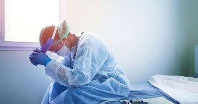 Factura a la salud mental de médicos y enfermeros