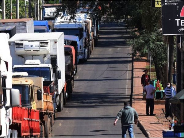 Camioneros denuncian controles abusivos  de los militares en CDE