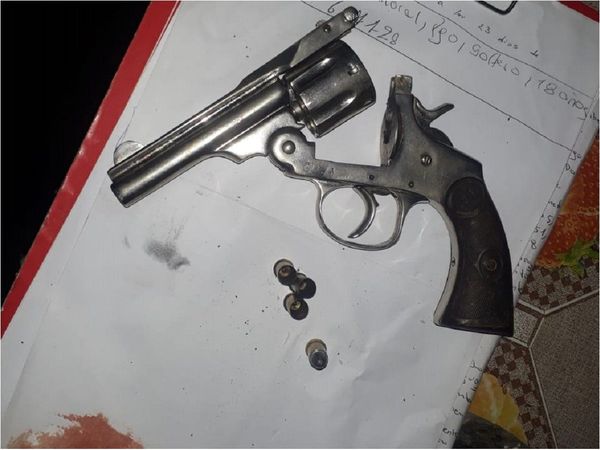 Policías reducen con balines de goma a supuesto asaltante