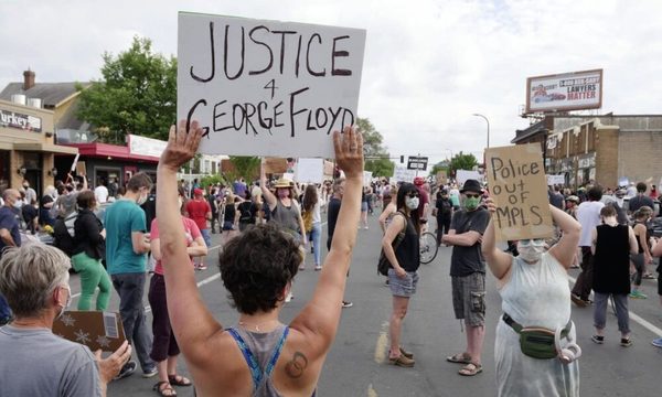 Miles de manifestantes salen a pedir justicia por George Floyd, quien murió en manos de la policía
