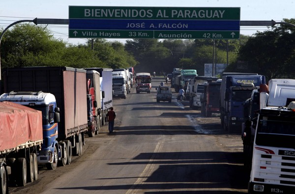Camioneros denuncian 'abuso de autoridad' y controles sin cumplir recaudos sanitarios en fronteras