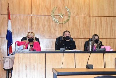 Anulan juicio contra ex funcionarios municipales arroyenses  - Nacionales - ABC Color
