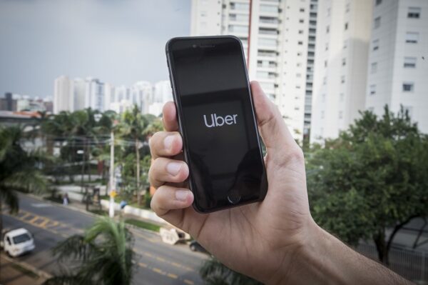 Uber lanza nueva tecnología para verificar el uso de tapabocas
