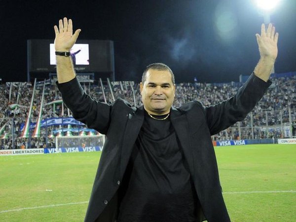 En medio de comunicación afirman que Chilavert se adhirió a “postulado marxista”