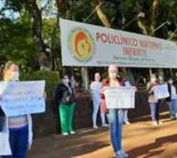 En medio de la pandemia, enfermeros reclaman por salarios dignos  - Paraguay.com