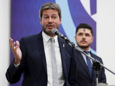 La vuelta del fútbol en Argentina parece lejana, según Lammens