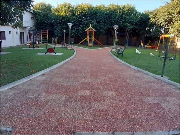 Aparece "césped de oro" en Mauricio José Troche