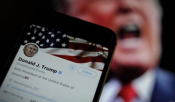 HOY / Trump en guerra con Twitter y dice que "le encantaría" eliminar su cuenta