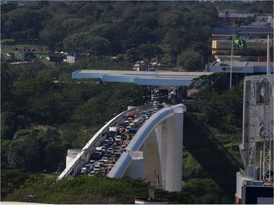 Brasil cambia horarios de salida de camiones por Puente de la Amistad
