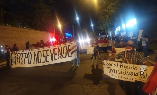 HOY / Realizan manifestación en repudio a plan de "super préstamo" de Itaipú