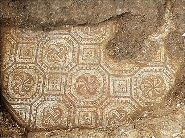 Sale a la luz un rico mosaico romano bajo unos viñedos en Italia