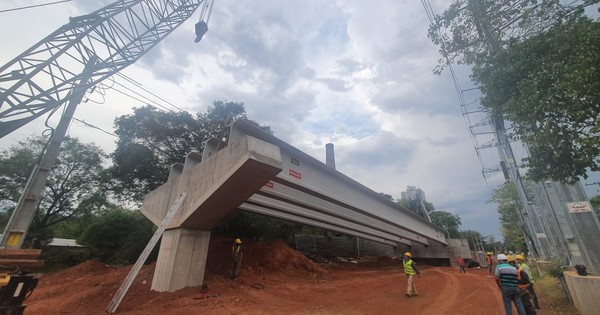 Colocan últimas vigas en viaducto en zona del Botánico