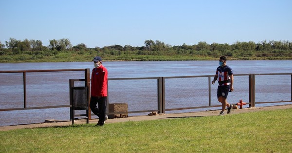 Invitan a caminatas al aire libre a orillas del río