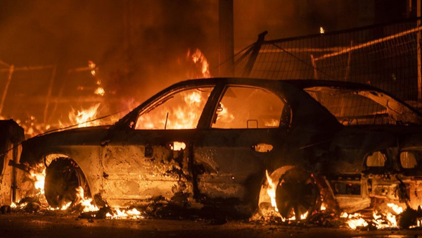 Estados Unidos: protestas, saqueos y repudio por la muerte de un ciudadano negro sofocado por la policía en un arresto