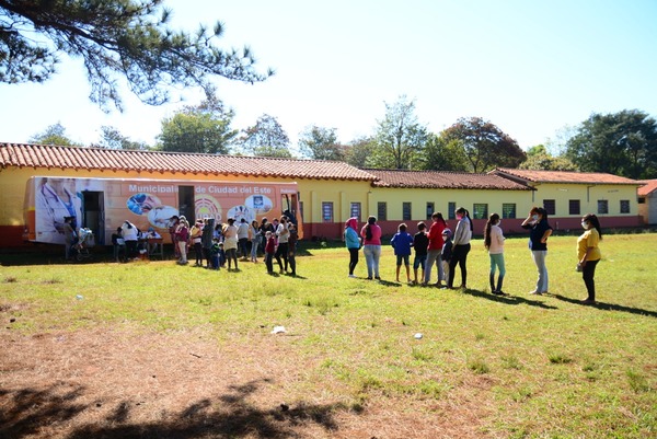 Esta semana, clínica móvil ya atendió a 244 personas