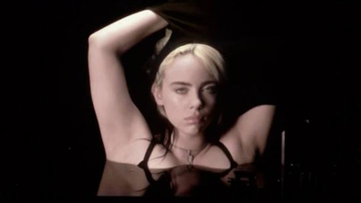 Video: la cantante Billie Eilish protestó contra la "humillación corporal"