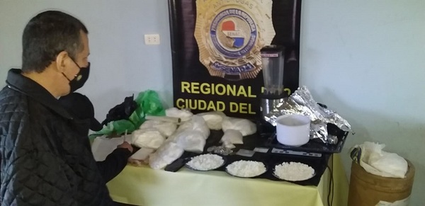 Desmantelan labotatorio donde elaboraban zapatillas rellenas de cocaína