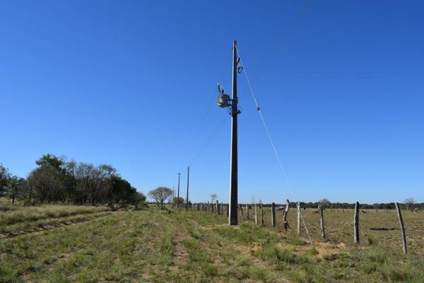 Familias de Ayolas, con apoyo de la EBY, acceden por primera vez al servicio de energía eléctrica