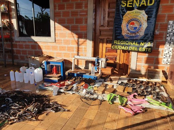 Cae hombre que traficaba cocaína oculta en  zapatillas - ABC en el Este - ABC Color