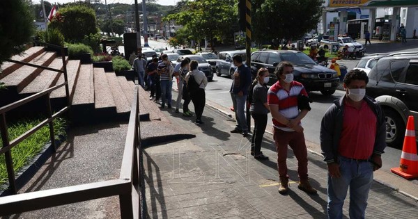 Largas filas para renovar licencia en Municipalidad de Lambaré