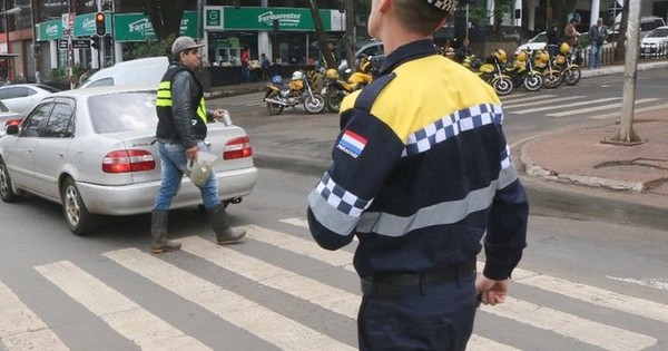 Buscan a policía municipal que agredió con brutalidad a automovilista