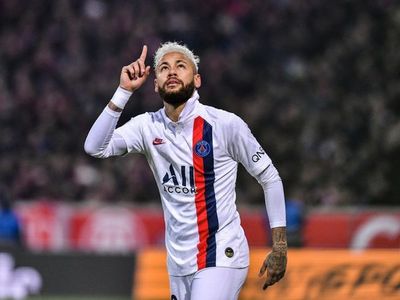 Neymar logra suspensión provisional de millonaria multa
