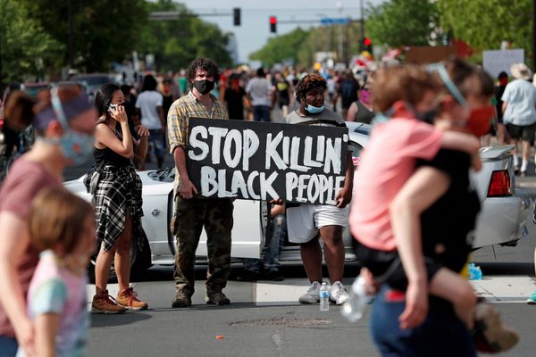 Acusan de asesinato en tercer grado a policía por muerte de afroamericano » Ñanduti