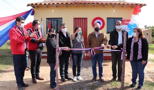 Ministerio de la Vivienda entrega llaves de 38 viviendas a familias de Tobatí